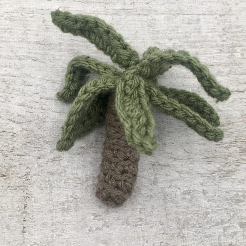 Palm Tree key Chain Free Crochet pattern. A quick and no-sew amigurumi pattern 